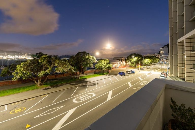 Photo of property in 90 Oriental Parade, Oriental Bay, Wellington, 6011
