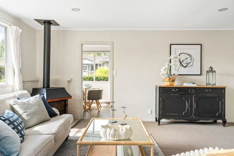 Photo of property in 39 Onedin Place, Titirangi, Auckland, 0604