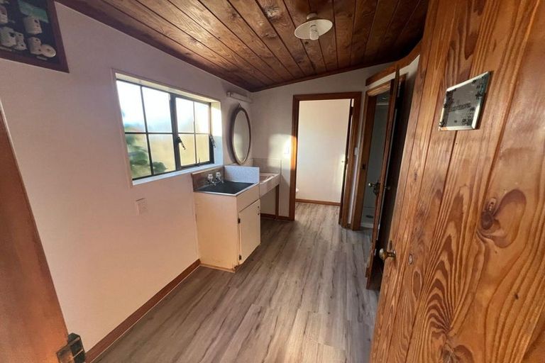 Photo of property in 928a Whangaparaoa Road, Manly, Whangaparaoa, 0930