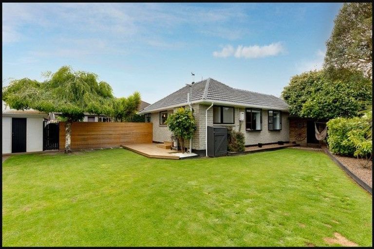 Photo of property in 15 Elwyn Place, Avonhead, Christchurch, 8042