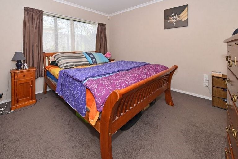 Photo of property in 33 Pitt Avenue, Clendon Park, Auckland, 2103