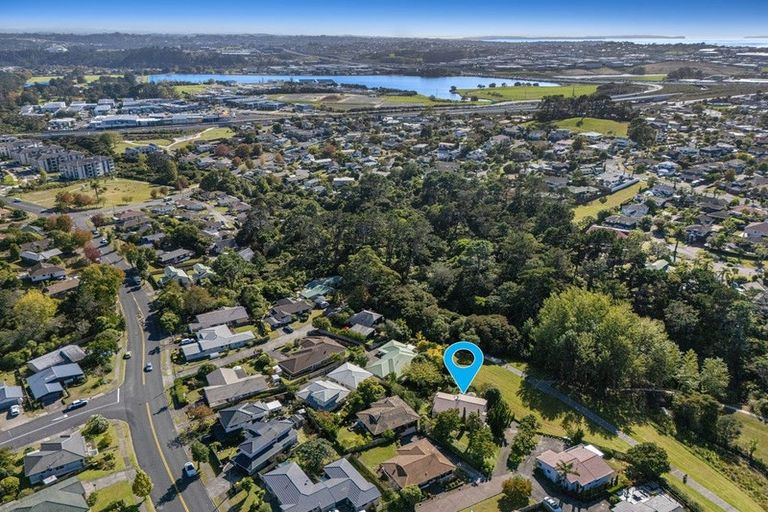 Photo of property in 59 Unsworth Drive, Unsworth Heights, Auckland, 0632