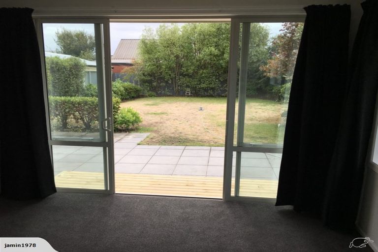 Photo of property in 6b Hurst Place, Parklands, Christchurch, 8083