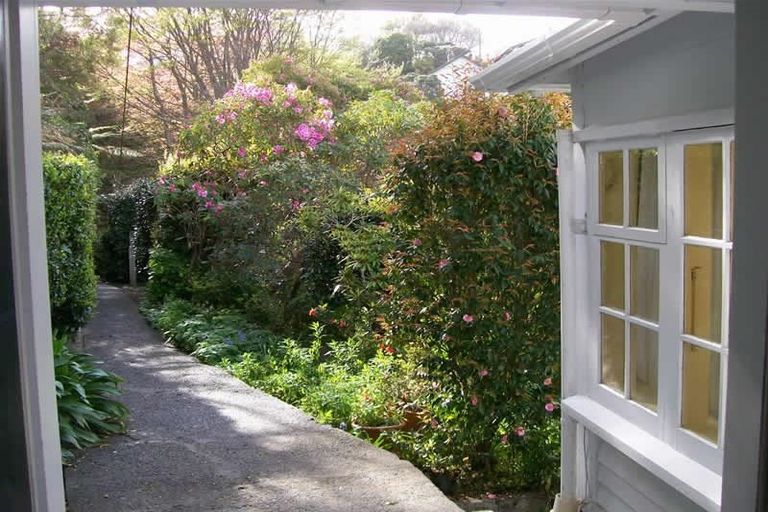 Photo of property in 27 Lower North Terrace, Kelburn, Wellington, 6012