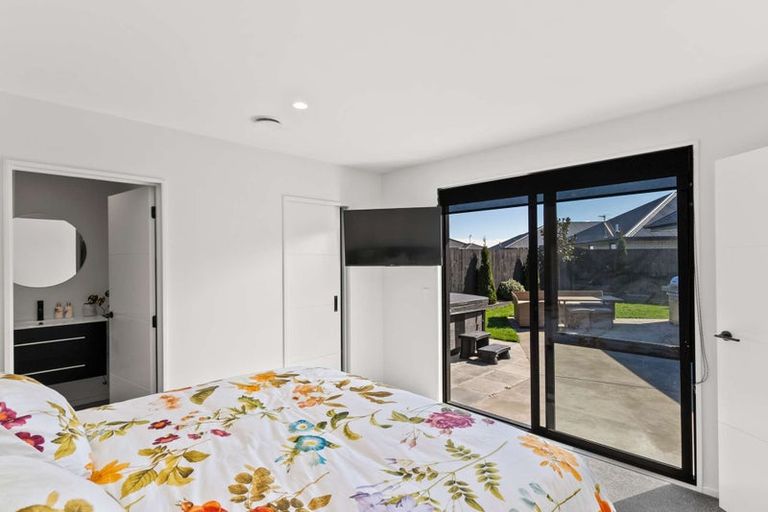 Photo of property in 15 Evelyn Crescent, Marshland, Christchurch, 8083