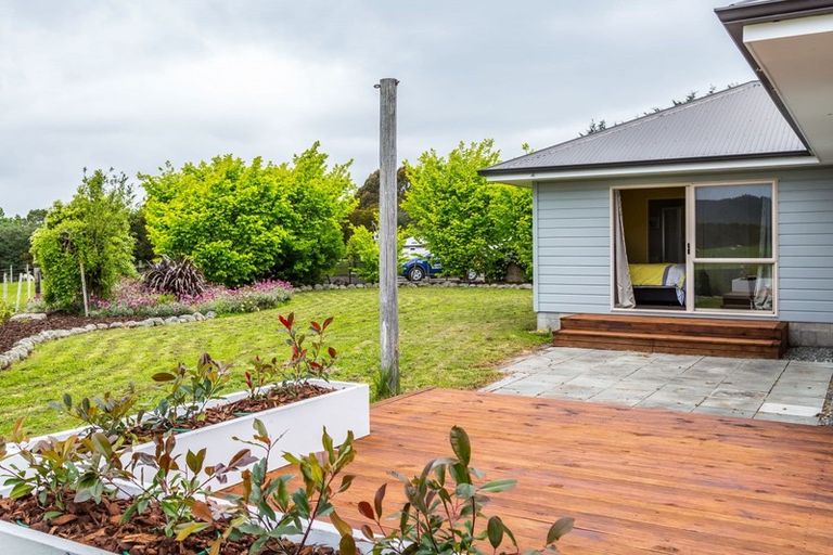 Photo of property in 228 Woodside Road, Woodside, Greytown, 5794