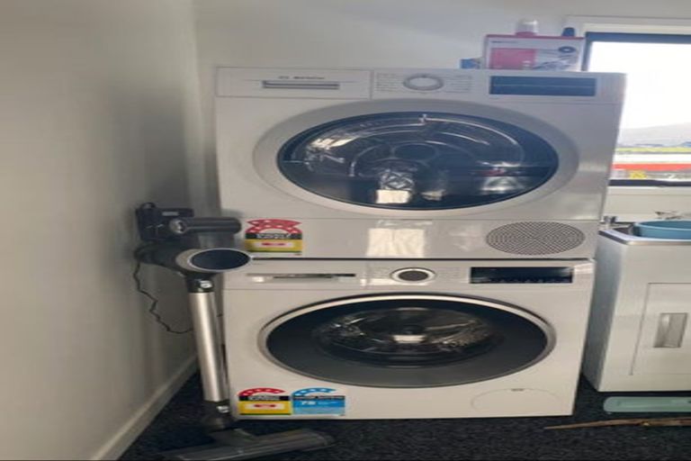 Photo of property in 2 Chapman Way, Jacks Point, 9371