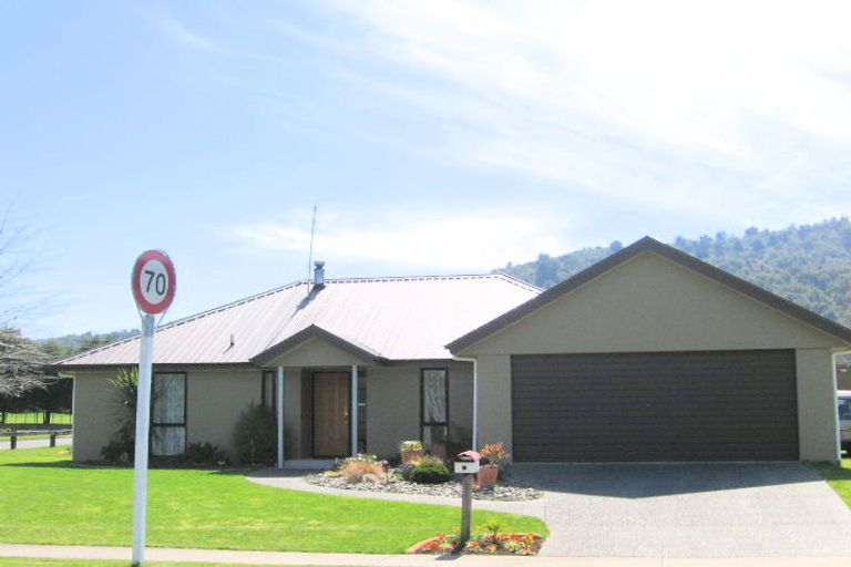 Photo of property in 2 Caulfield Place, Pukehangi, Rotorua, 3015