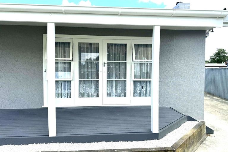 Photo of property in 4 Mokau Place, Terrace End, Palmerston North, 4410