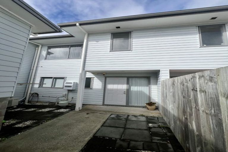 Photo of property in 31/3 Hulme Place, Henderson, Auckland, 0612