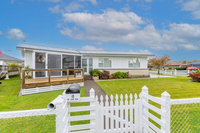 Photo of property in 4 Upham Crescent, Taradale, Napier, 4112