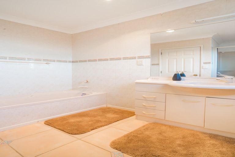 Photo of property in 7a Putini Road, Mangere Bridge, Auckland, 2022