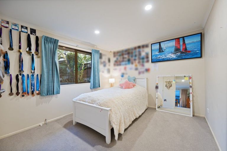 Photo of property in 35 Waimanu Bay Drive, Te Atatu Peninsula, Auckland, 0610