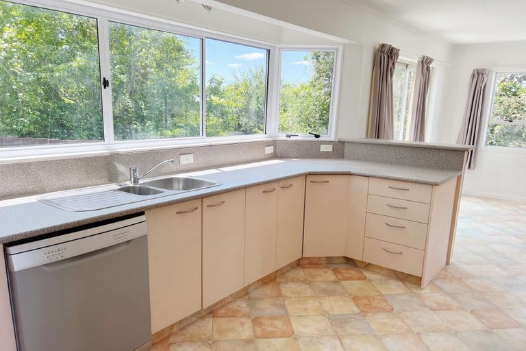 Photo of property in 17 Sumich Place, West Harbour, Auckland, 0618