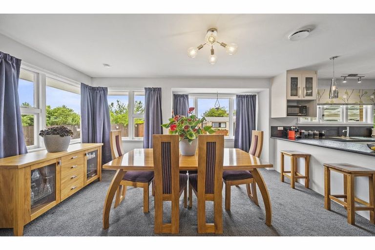 Photo of property in 108 Wainoni Road, Avondale, Christchurch, 8061