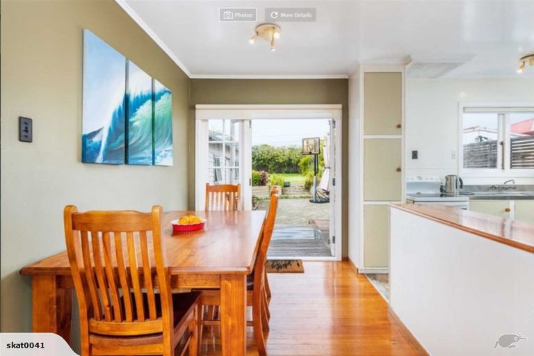 Photo of property in 9 Paton Avenue, Te Atatu South, Auckland, 0610