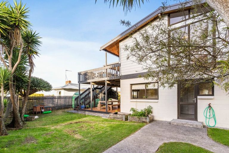 Photo of property in 32 Mcdowell Crescent, Hillcrest, Auckland, 0627
