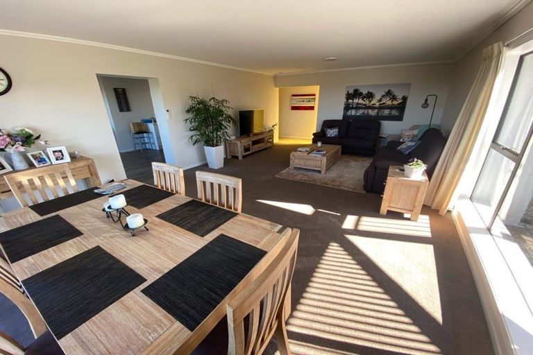 Photo of property in 927 East Coast Road, Northcross, Auckland, 0632