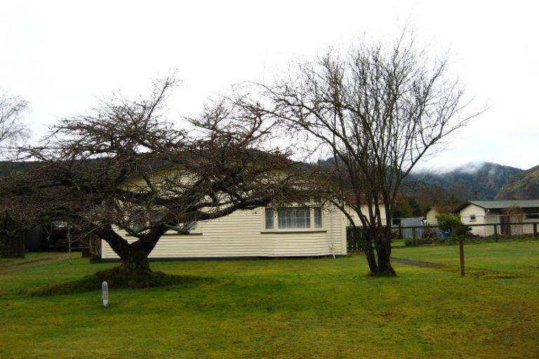 Photo of property in 5 Mace Street, Reefton, 7830