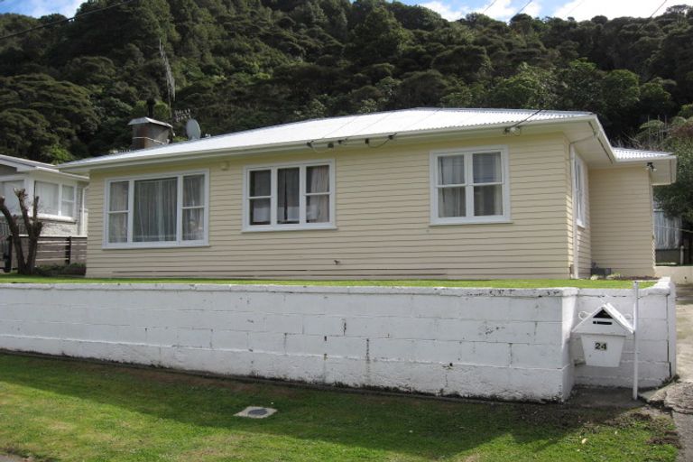 Photo of property in 24 Puriri Street, Wainuiomata, Lower Hutt, 5014