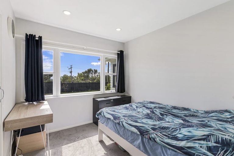 Photo of property in 692 East Coast Road, Pinehill, Auckland, 0632
