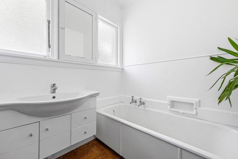 Photo of property in 12 Colman Avenue, Sockburn, Christchurch, 8042