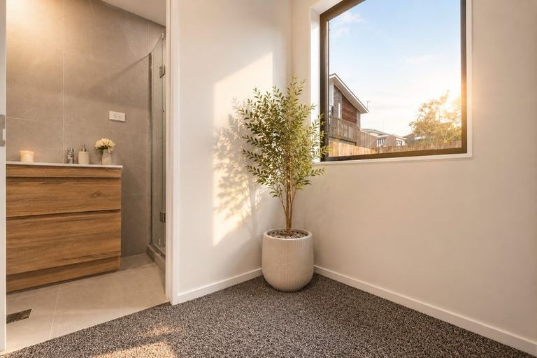 Photo of property in 4202d Great North Road, Glendene, Auckland, 0602