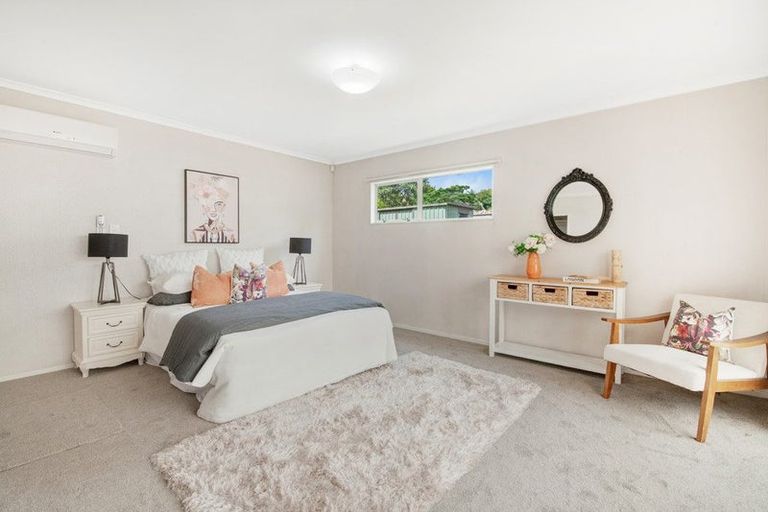 Photo of property in 28 Tyburn Lane, Unsworth Heights, Auckland, 0632