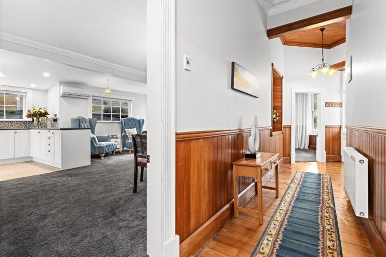 Photo of property in 32 Milton Road, Bluff Hill, Napier, 4110