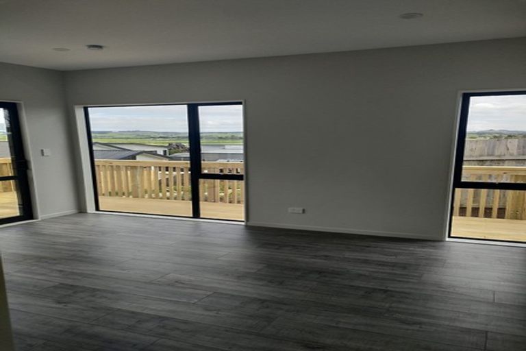 Photo of property in 12 Taupata Lane, Helensville, 0800