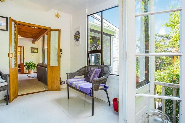 Photo of property in 26 Mceldowney Road, Titirangi, Auckland, 0604