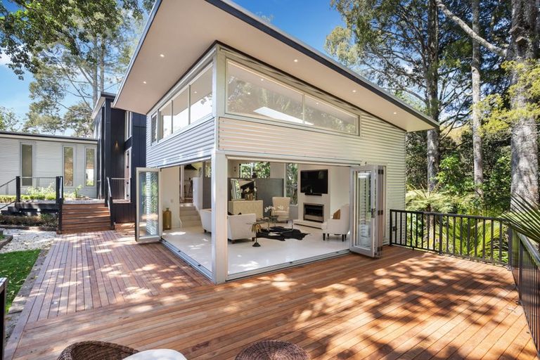 Photo of property in 18 Kereru Grove, Greenhithe, Auckland, 0632