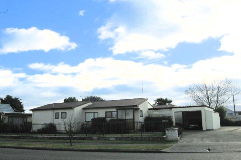 Photo of property in 16 Tait Drive, Greenmeadows, Napier, 4112