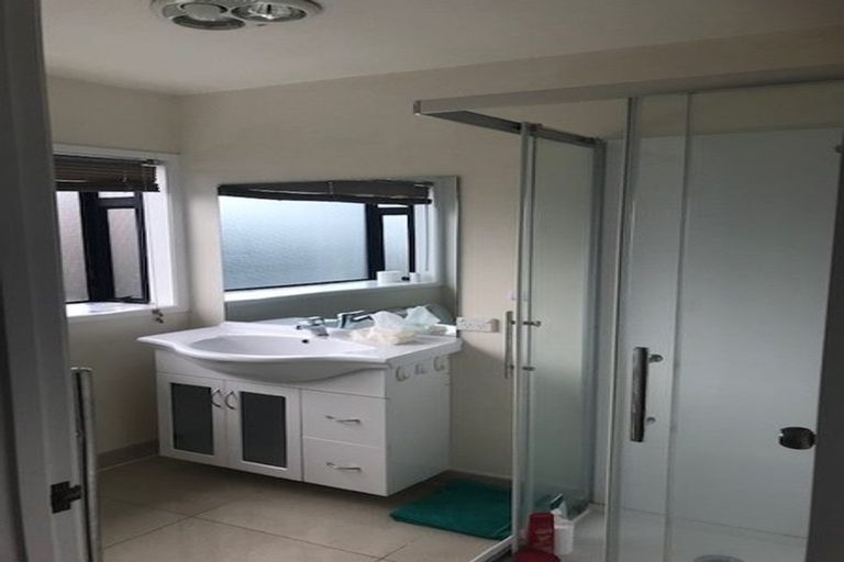 Photo of property in 34 De Quincey Terrace, Highland Park, Auckland, 2010