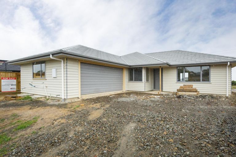 Photo of property in 24 Monaco Grove, Fitzherbert, Palmerston North, 4410