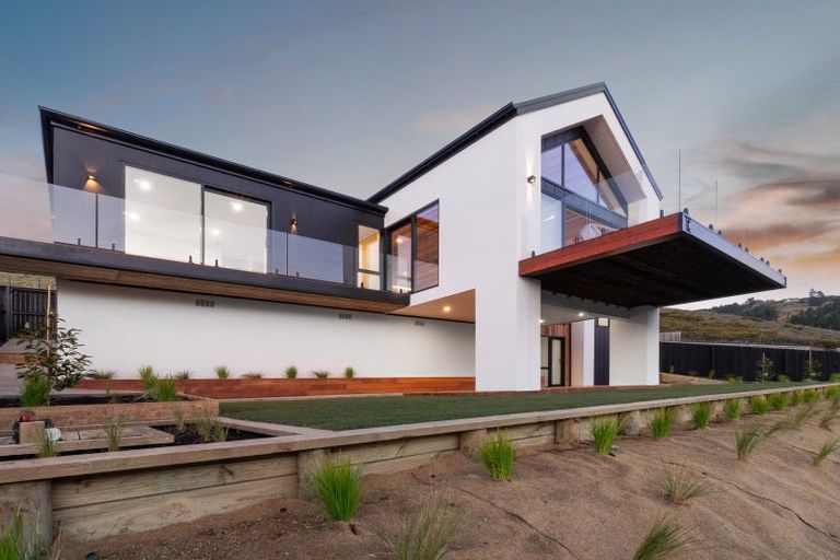 Photo of property in 10 Flowers Lane, Cracroft, Christchurch, 8022