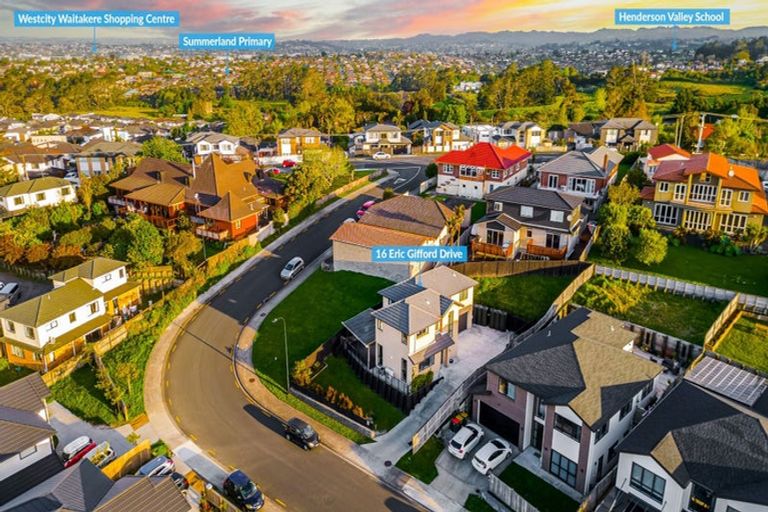 Photo of property in 16 Eric Gifford Drive, Ranui, Auckland, 0612