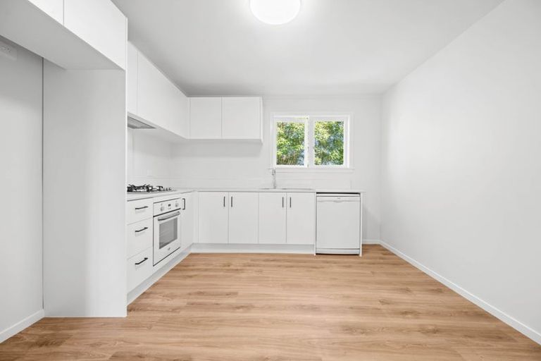 Photo of property in 350 West Coast Road, Glen Eden, Auckland, 0602