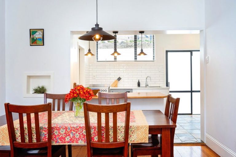 Photo of property in 6 Cameron Road, Bluff Hill, Napier, 4110