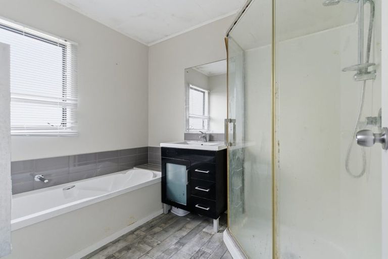 Photo of property in 1/19 Bernina Place, Weymouth, Auckland, 2103