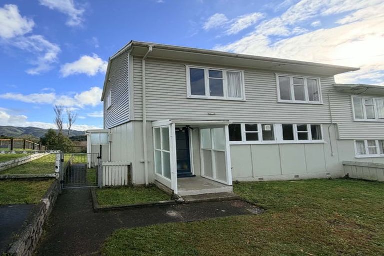 Photo of property in 3-5 York Place, Cannons Creek, Porirua, 5024