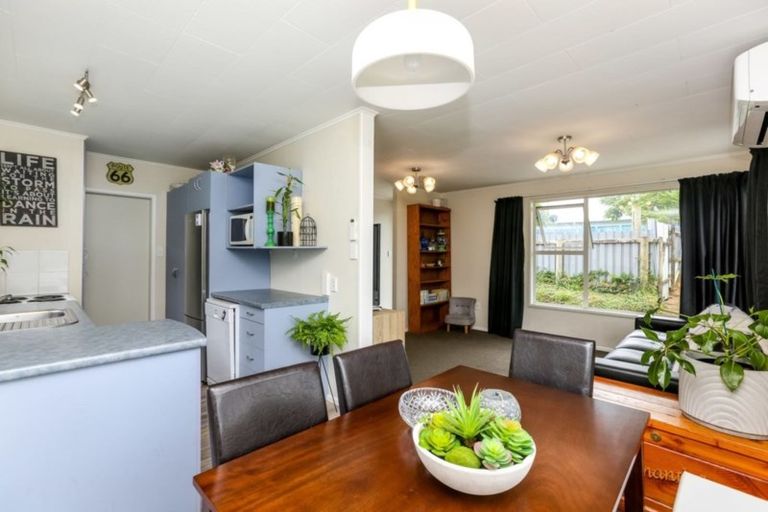 Photo of property in 8a Elm Grove, Westown, New Plymouth, 4310