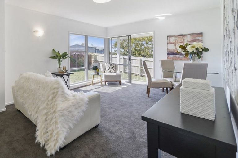 Photo of property in 2/22 Pooley Street, Pakuranga Heights, Auckland, 2010