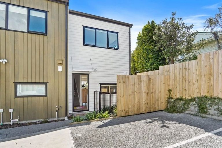Photo of property in 9/35 Garadice Road, Rothesay Bay, Auckland, 0630