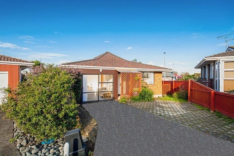 Photo of property in 8 Tate Grove, Half Moon Bay, Auckland, 2012