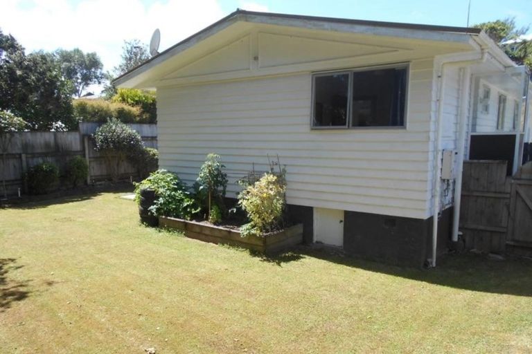 Photo of property in 169b Newlands Road, Newlands, Wellington, 6037