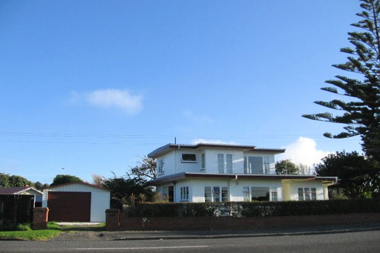 Photo of property in 44 Rauparaha Street, Waikanae Beach, Waikanae, 5036
