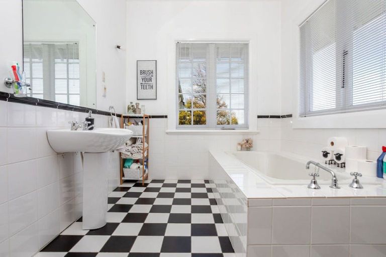 Photo of property in 5 Victoria Avenue, Dannevirke, 4930