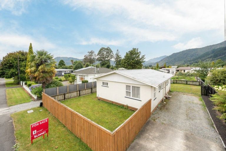 Photo of property in 121 Fairfax Street, Murchison, 7007