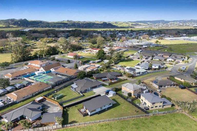 Photo of property in 30 Aitkenhead Court, Parakai, 0830
